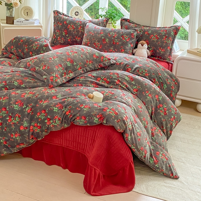 91家纺网 家纺一手货源 找家纺 梦可莱家居 2025冬新款牛奶绒加厚保暖花边床盖四件套系列简单款 花妖妖