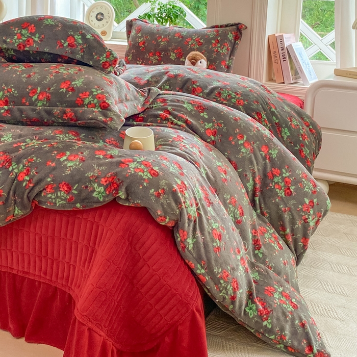 91家纺网 家纺一手货源 找家纺 梦可莱家居 2025冬新款牛奶绒加厚保暖花边床盖四件套系列简单款 花妖妖