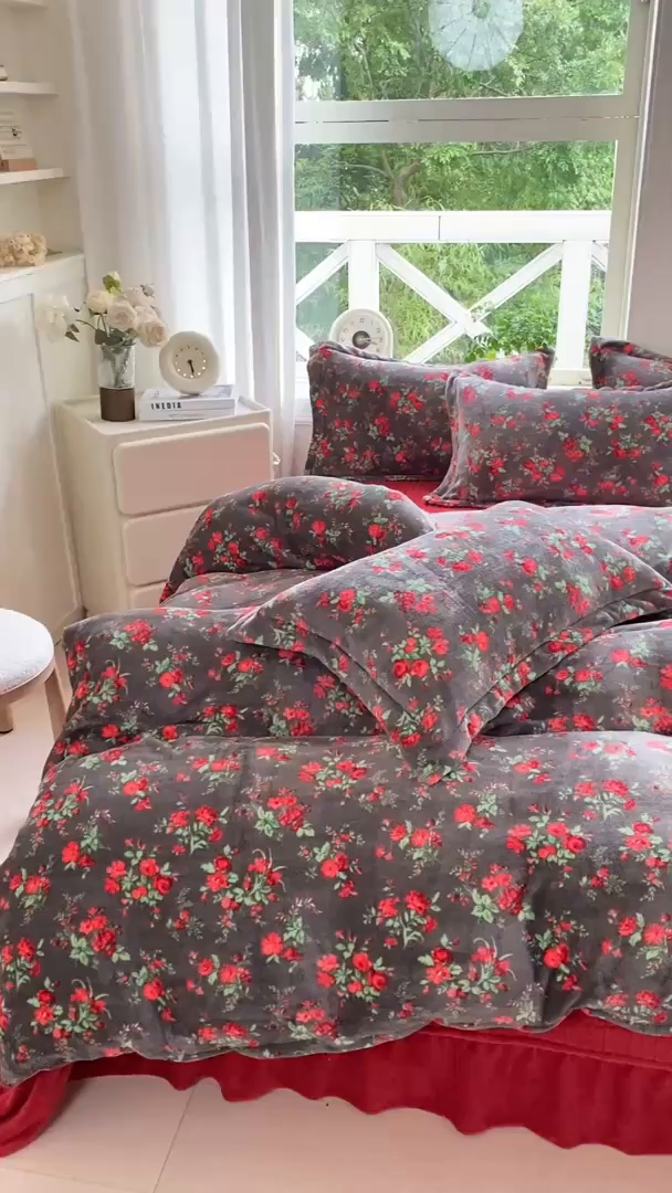 91家纺网 家纺一手货源 找家纺 梦可莱家居 2025冬新款牛奶绒加厚保暖花边床盖四件套系列简单款 花妖妖