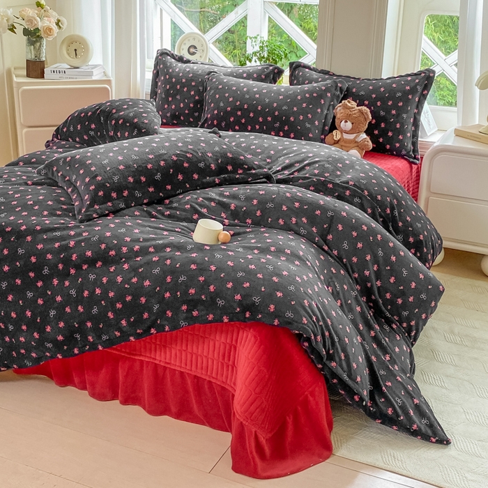 91家纺网 家纺一手货源 找家纺 梦可莱家居 2025冬新款牛奶绒加厚保暖花边床盖四件套系列简单款 满情AA