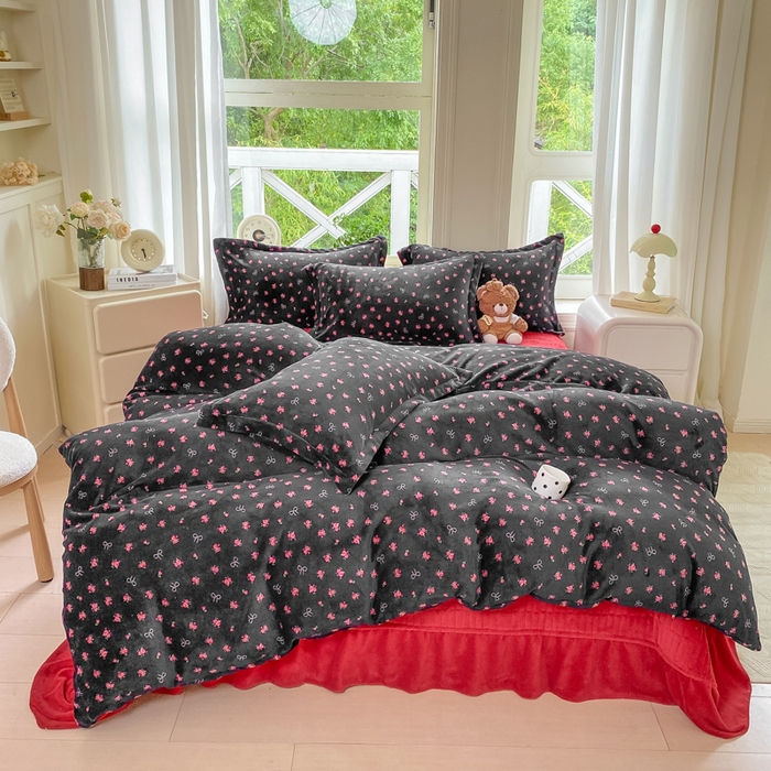 91家纺网 家纺一手货源 找家纺 梦可莱家居 2025冬新款牛奶绒加厚保暖花边床盖四件套系列简单款 满情AA