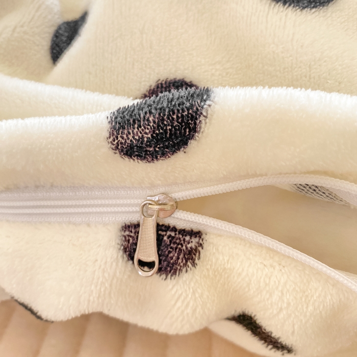 91家纺网 家纺一手货源 找家纺 梦可莱家居 2025冬新款牛奶绒加厚保暖花边床盖四件套系列简单款 米色圆点