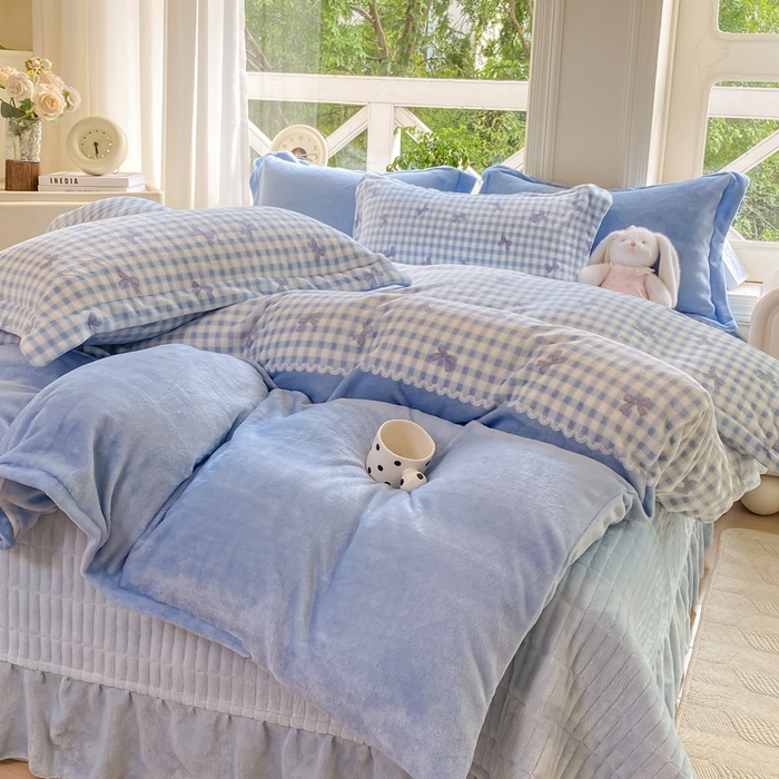 91家纺网 家纺一手货源 找家纺 梦可莱家居 2025冬新款牛奶绒加厚保暖花边床盖四件套系列简单款 双拼蝴蝶兰