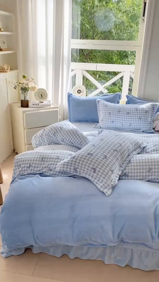 91家纺网 家纺一手货源 找家纺 梦可莱家居 2025冬新款牛奶绒加厚保暖花边床盖四件套系列简单款 双拼蝴蝶兰