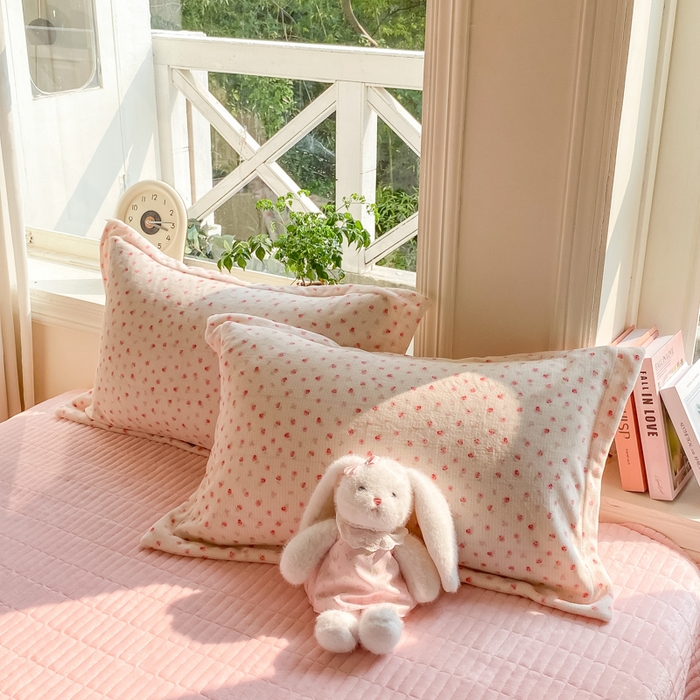 91家纺网 家纺一手货源 找家纺 梦可莱家居 2025冬新款牛奶绒加厚保暖花边床盖四件套系列简单款 小清新