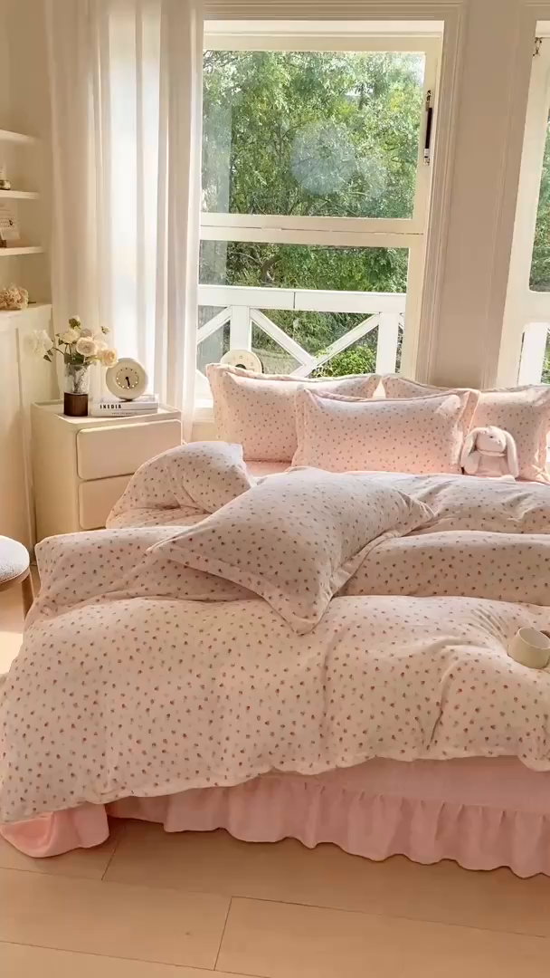 91家纺网 家纺一手货源 找家纺 梦可莱家居 2025冬新款牛奶绒加厚保暖花边床盖四件套系列简单款 小清新