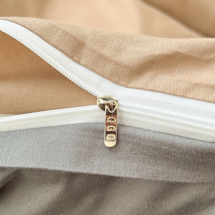 91家纺网 家纺一手货源 找家纺 琪格格纺织 2025新款40s全棉纯棉小熊绣花系列四件套 奶油熊 卡其配深灰