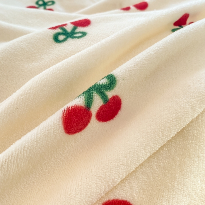 91家纺网 家纺一手货源 找家纺 梦可莱家居 2025冬新款牛奶绒加厚保暖花边床盖四件套系列简单款 樱桃AA