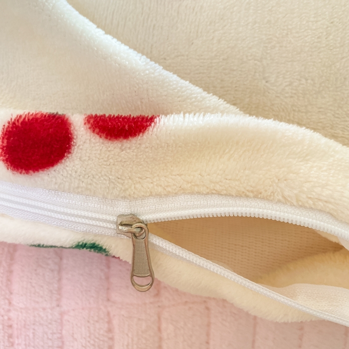 91家纺网 家纺一手货源 找家纺 梦可莱家居 2025冬新款牛奶绒加厚保暖花边床盖四件套系列简单款 樱桃AA