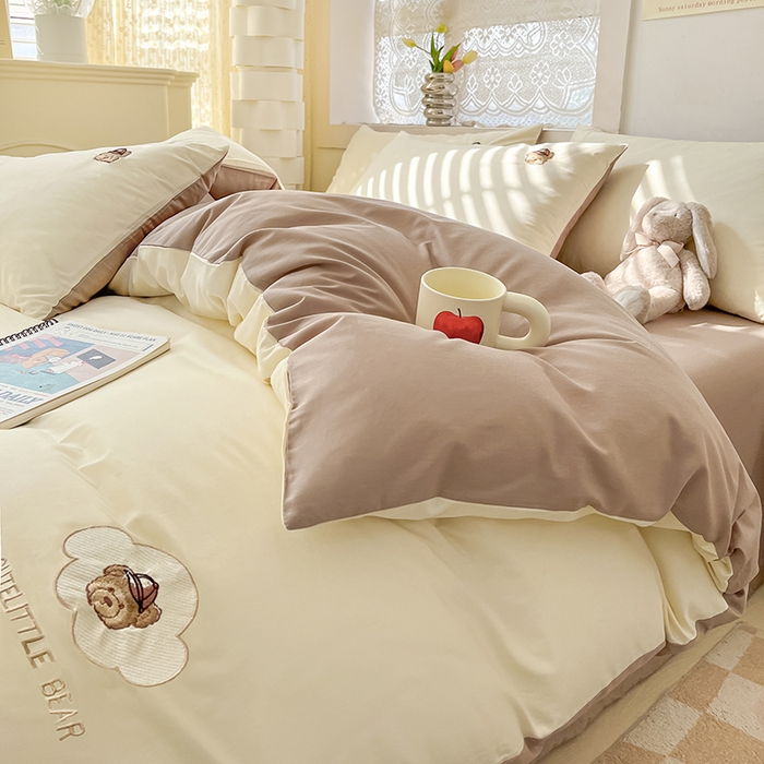 91家纺网 家纺一手货源 找家纺 琪格格纺织 2025新款40s全棉纯棉小熊绣花系列四件套 奶油熊-米白咖