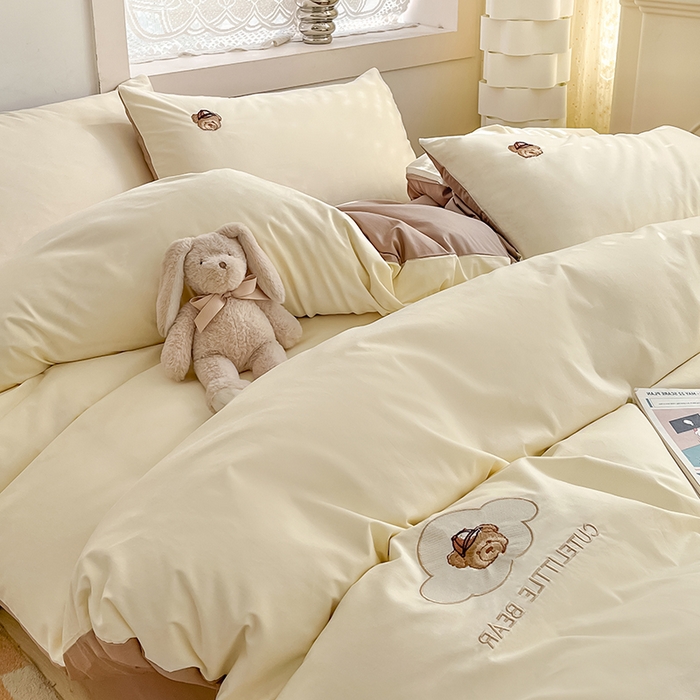 91家纺网 家纺一手货源 找家纺 琪格格纺织 2025新款40s全棉纯棉小熊绣花系列四件套 奶油熊-米白咖