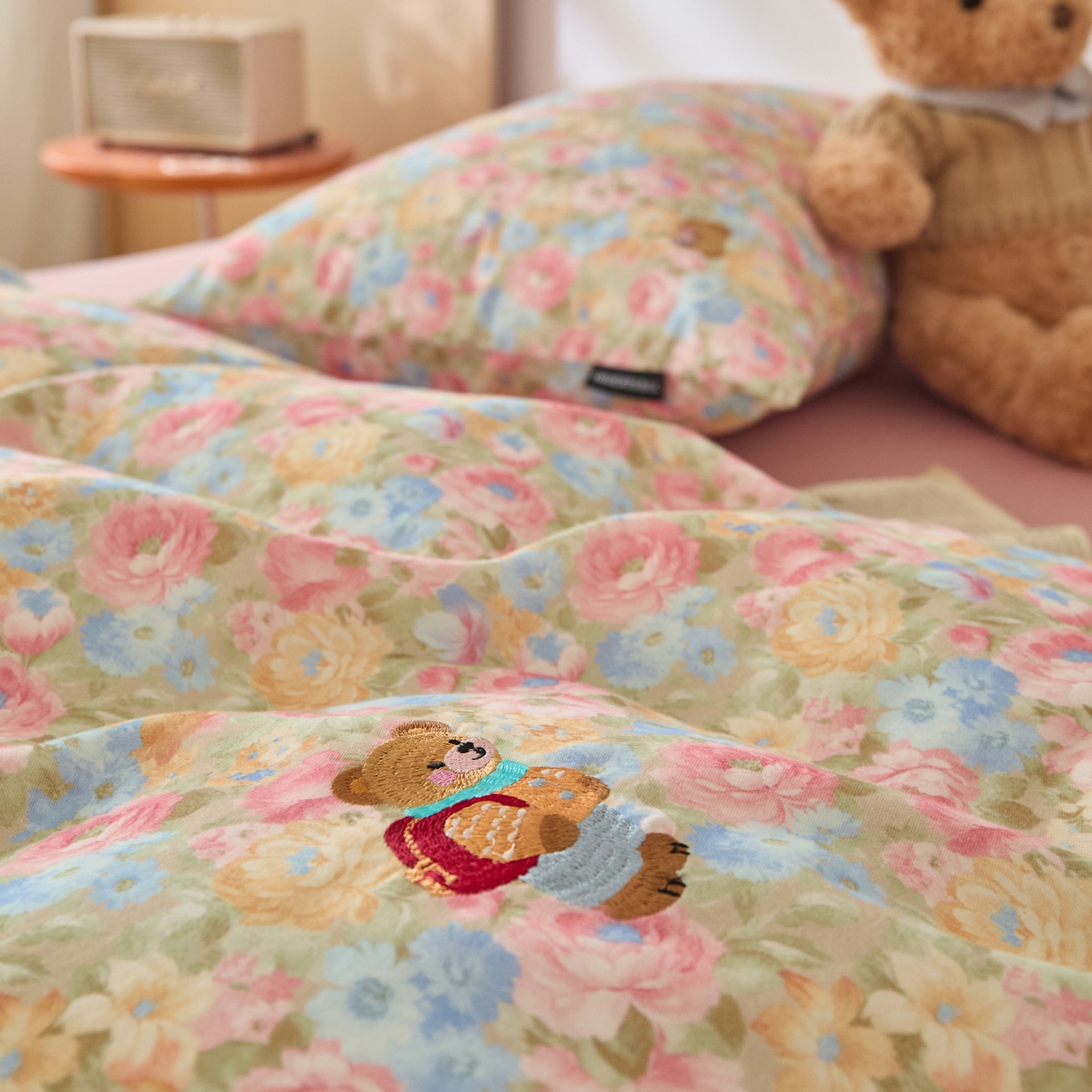 91家纺网 家纺一手货源 找家纺 （总）蓝邻家纺 2025新款全棉磨毛刺绣四件套-小熊油画风系列