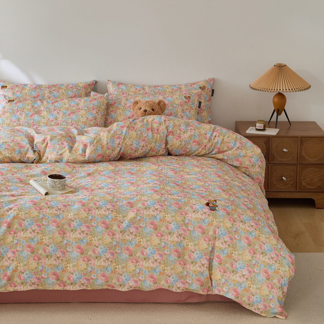 91家纺网 家纺一手货源 找家纺 （总）蓝邻家纺 2025新款全棉磨毛刺绣四件套-小熊油画风系列