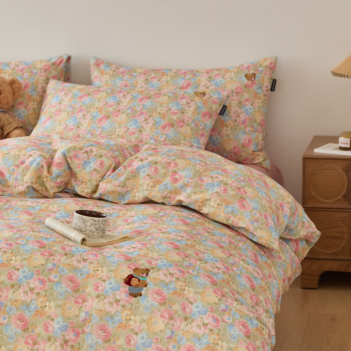 91家纺网 家纺一手货源 找家纺 （总）蓝邻家纺 2025新款全棉磨毛刺绣四件套-小熊油画风系列