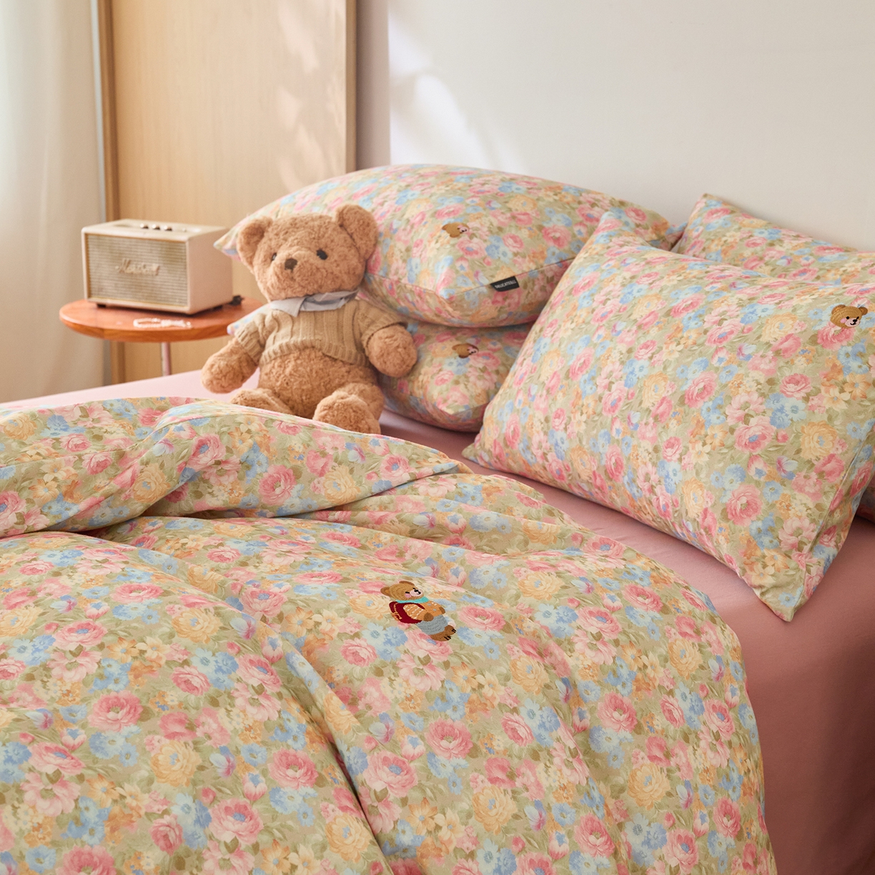 91家纺网 家纺一手货源 找家纺 （总）蓝邻家纺 2025新款全棉磨毛刺绣四件套-小熊油画风系列