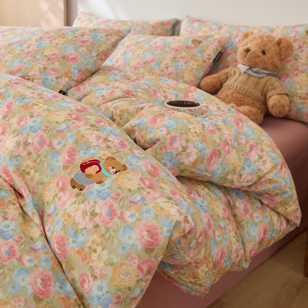 91家纺网 家纺一手货源 找家纺 （总）蓝邻家纺 2025新款全棉磨毛刺绣四件套-小熊油画风系列