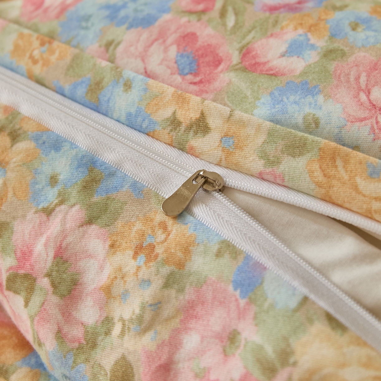 91家纺网 家纺一手货源 找家纺 蓝邻家纺 2025新款全棉磨毛刺绣四件套-小熊油画风系列 秘境小熊