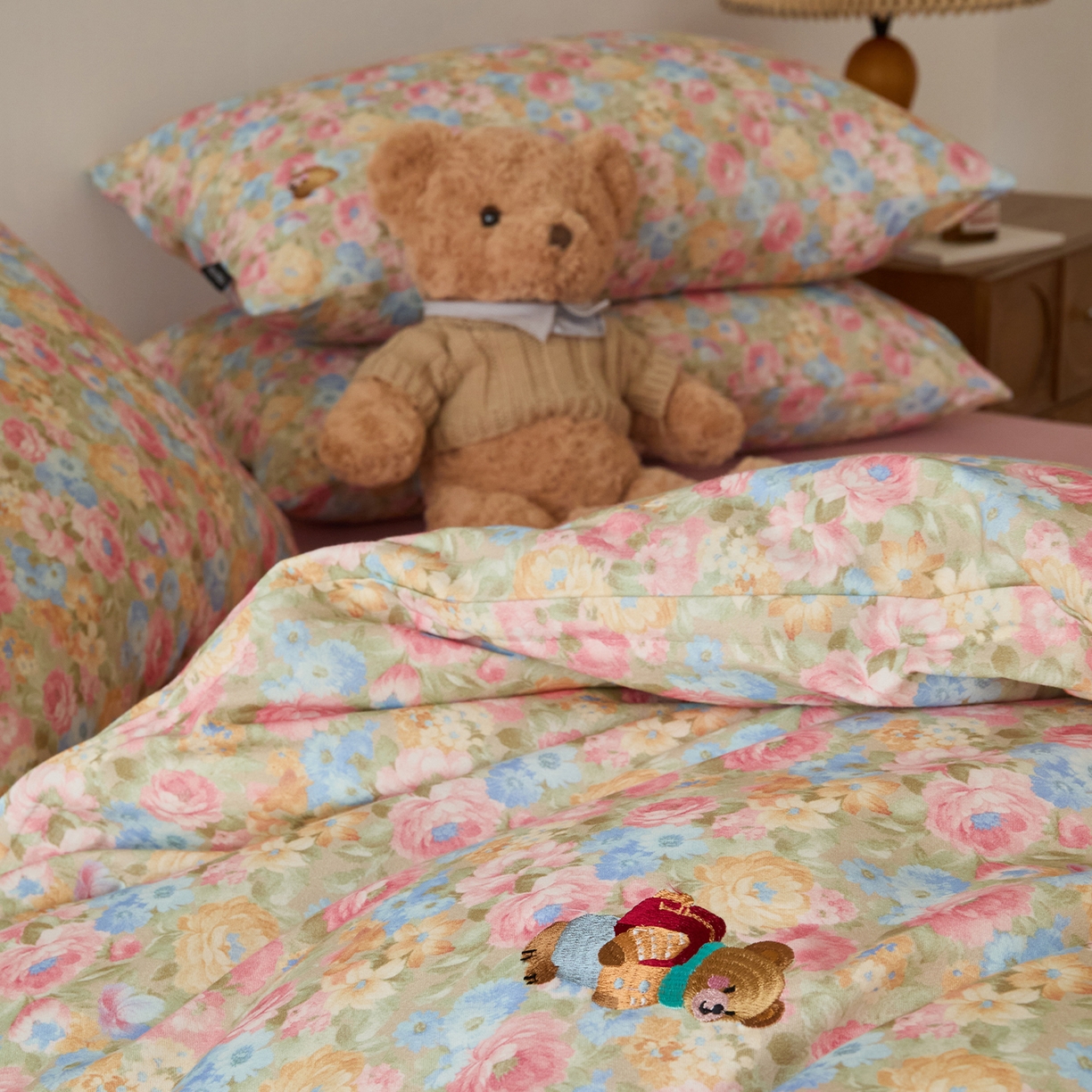 91家纺网 家纺一手货源 找家纺 （总）蓝邻家纺 2025新款全棉磨毛刺绣四件套-小熊油画风系列