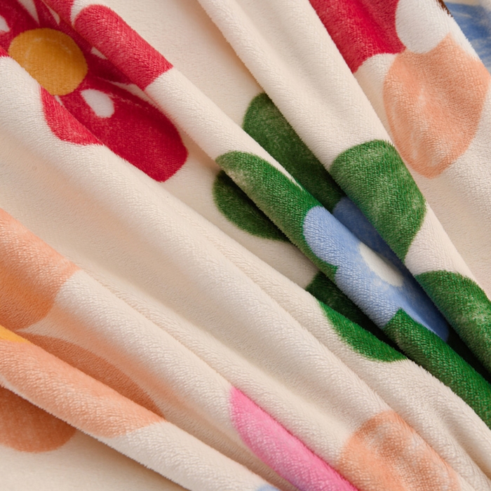 91家纺网 家纺一手货源 找家纺 圣靓 2025新款高克重牛奶绒四件套印花床裙款 花花世界