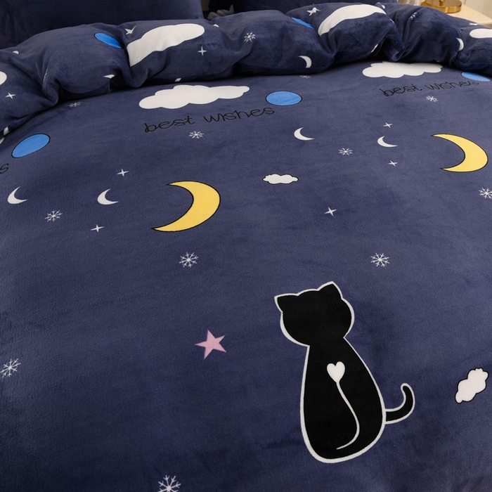 91家纺网 家纺一手货源 找家纺 圣靓 2025新款高克重牛奶绒四件套印花床裙款 晚安喵喵