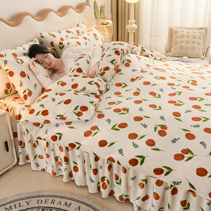 91家纺网 家纺一手货源 找家纺 圣靓 2025新款高克重牛奶绒四件套印花床裙款 最美伊人