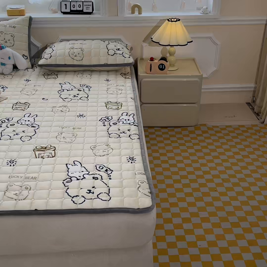 91家纺网 家纺一手货源 找家纺 （总）小叮当家纺仓储工厂店 2025新款牛奶绒夹棉印花床垫床护垫大床图