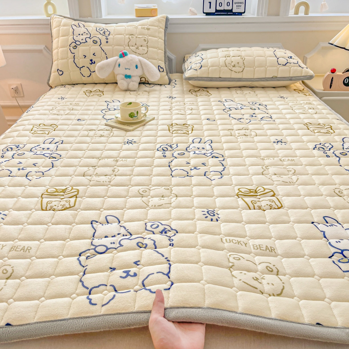 91家纺网 家纺一手货源 找家纺 （总）小叮当家纺仓储工厂店 2025新款牛奶绒夹棉印花床垫床护垫大床图