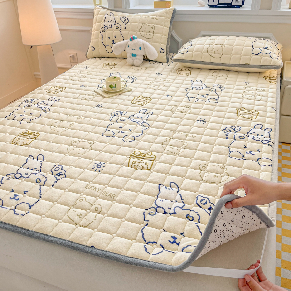 91家纺网 家纺一手货源 找家纺 （总）小叮当家纺仓储工厂店 2025新款牛奶绒夹棉印花床垫床护垫大床图