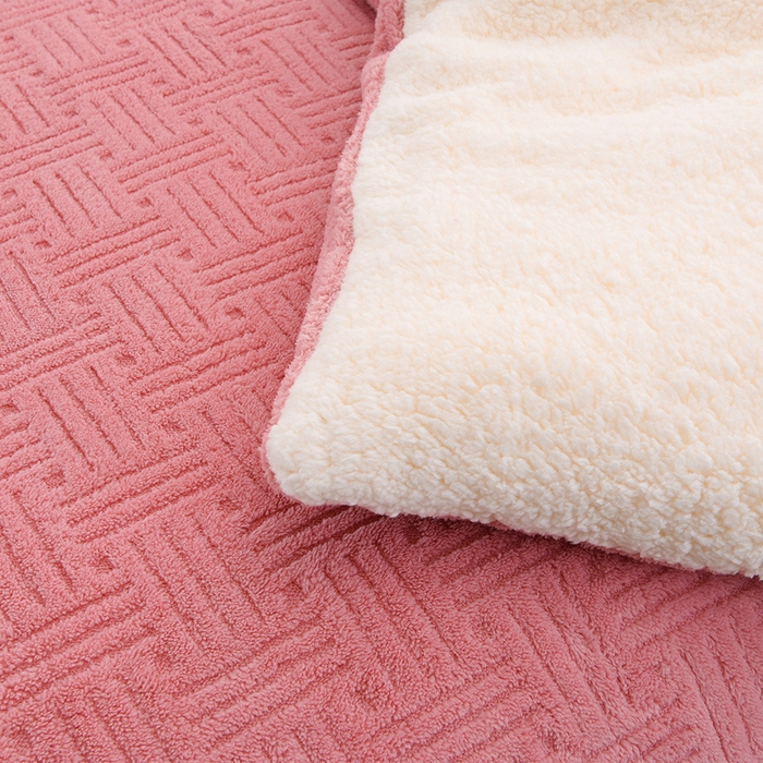 91家纺网 家纺一手货源 找家纺 圣靓 2025新款塔芙绒羊羔绒双面冬被被子被芯 粉黛