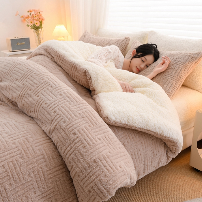 91家纺网 家纺一手货源 找家纺 圣靓 2025新款塔芙绒羊羔绒双面冬被被子被芯 卡其