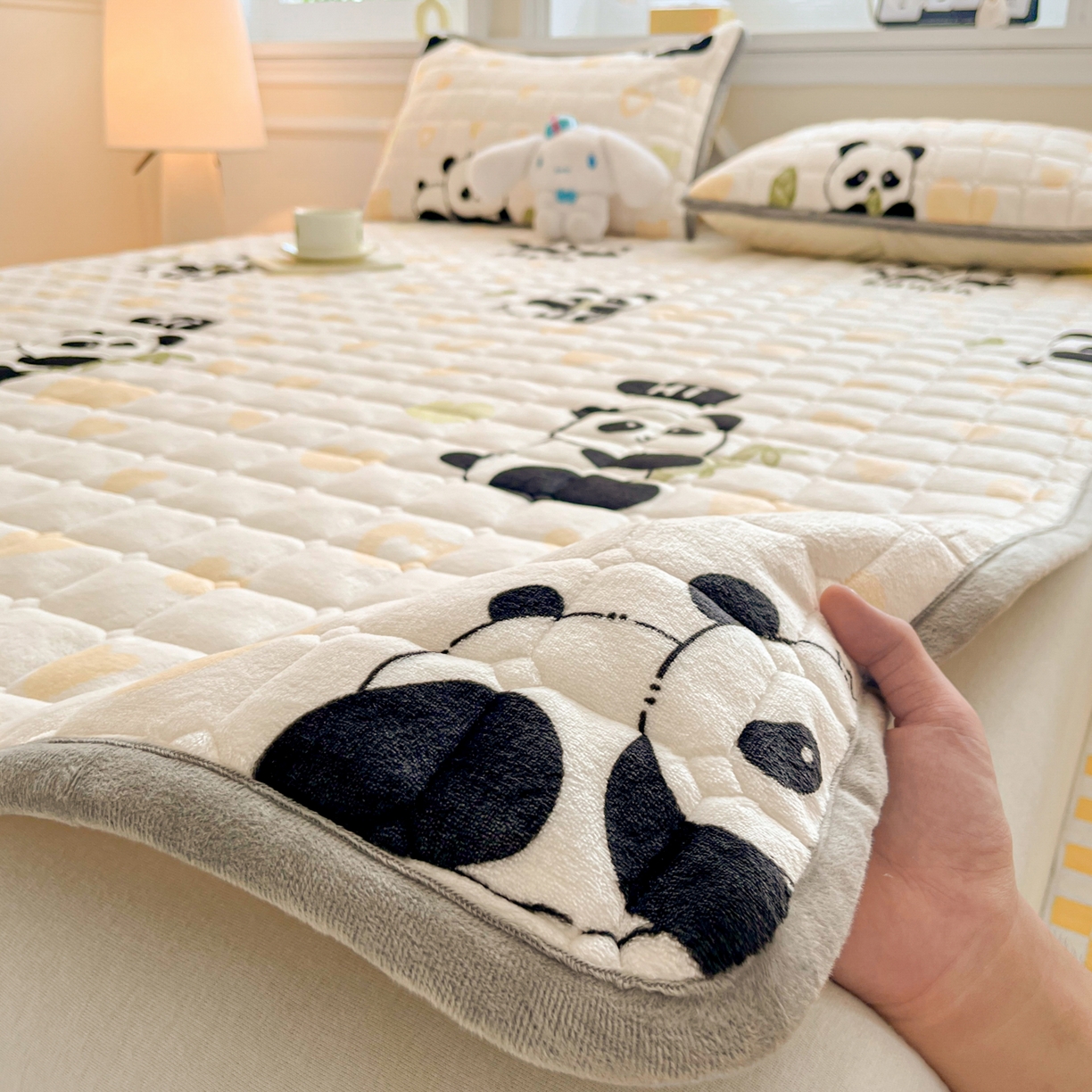 91家纺网 家纺一手货源 找家纺 （总）小叮当家纺仓储工厂店 2025新款牛奶绒夹棉印花床垫床护垫大床图