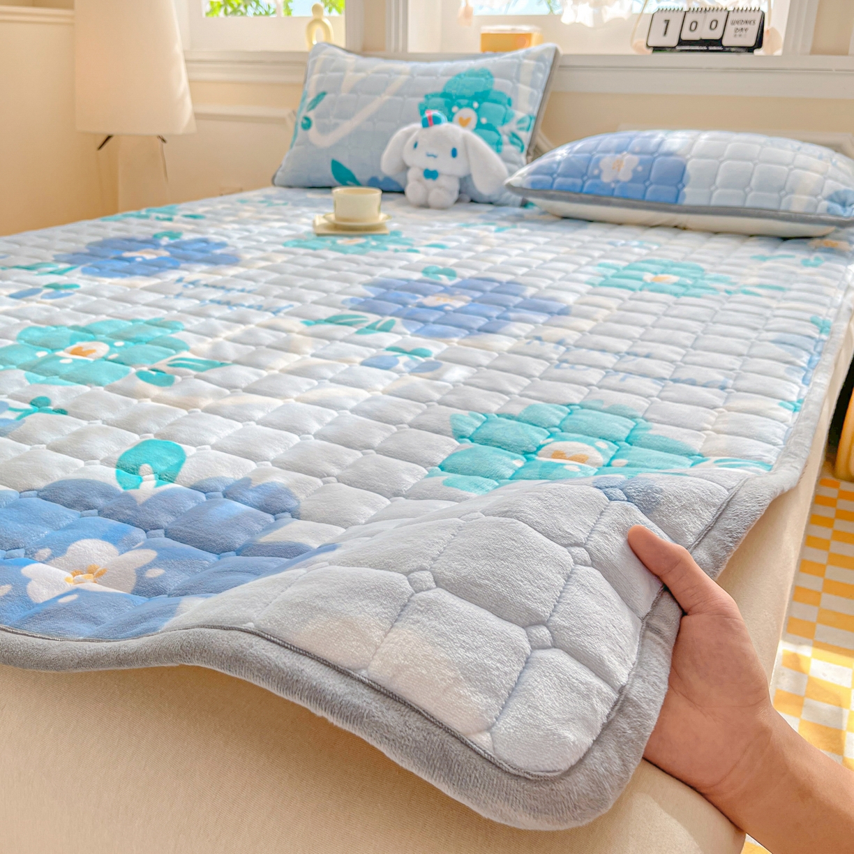 91家纺网 家纺一手货源 找家纺 （总）小叮当家纺仓储工厂店 2025新款牛奶绒夹棉印花床垫床护垫大床图