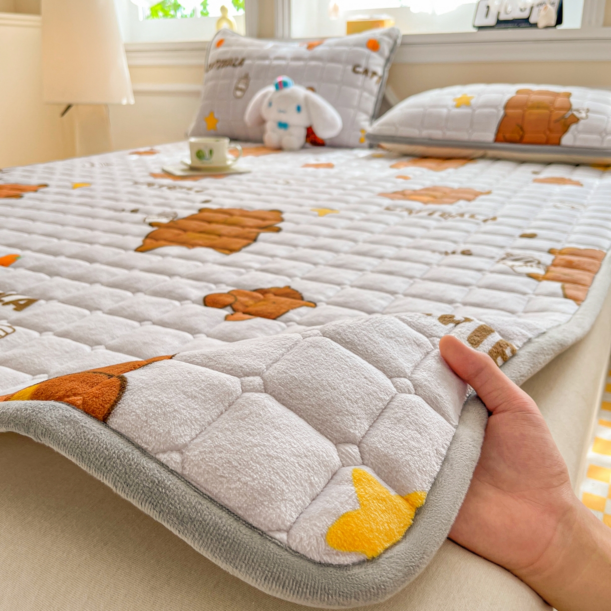 91家纺网 家纺一手货源 找家纺 （总）小叮当家纺仓储工厂店 2025新款牛奶绒夹棉印花床垫床护垫大床图