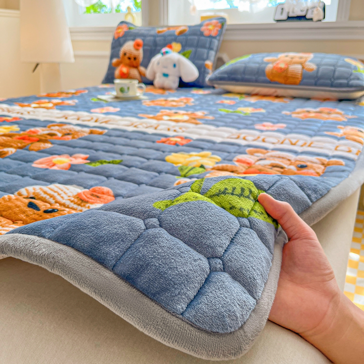 91家纺网 家纺一手货源 找家纺 （总）小叮当家纺仓储工厂店 2025新款牛奶绒夹棉印花床垫床护垫大床图