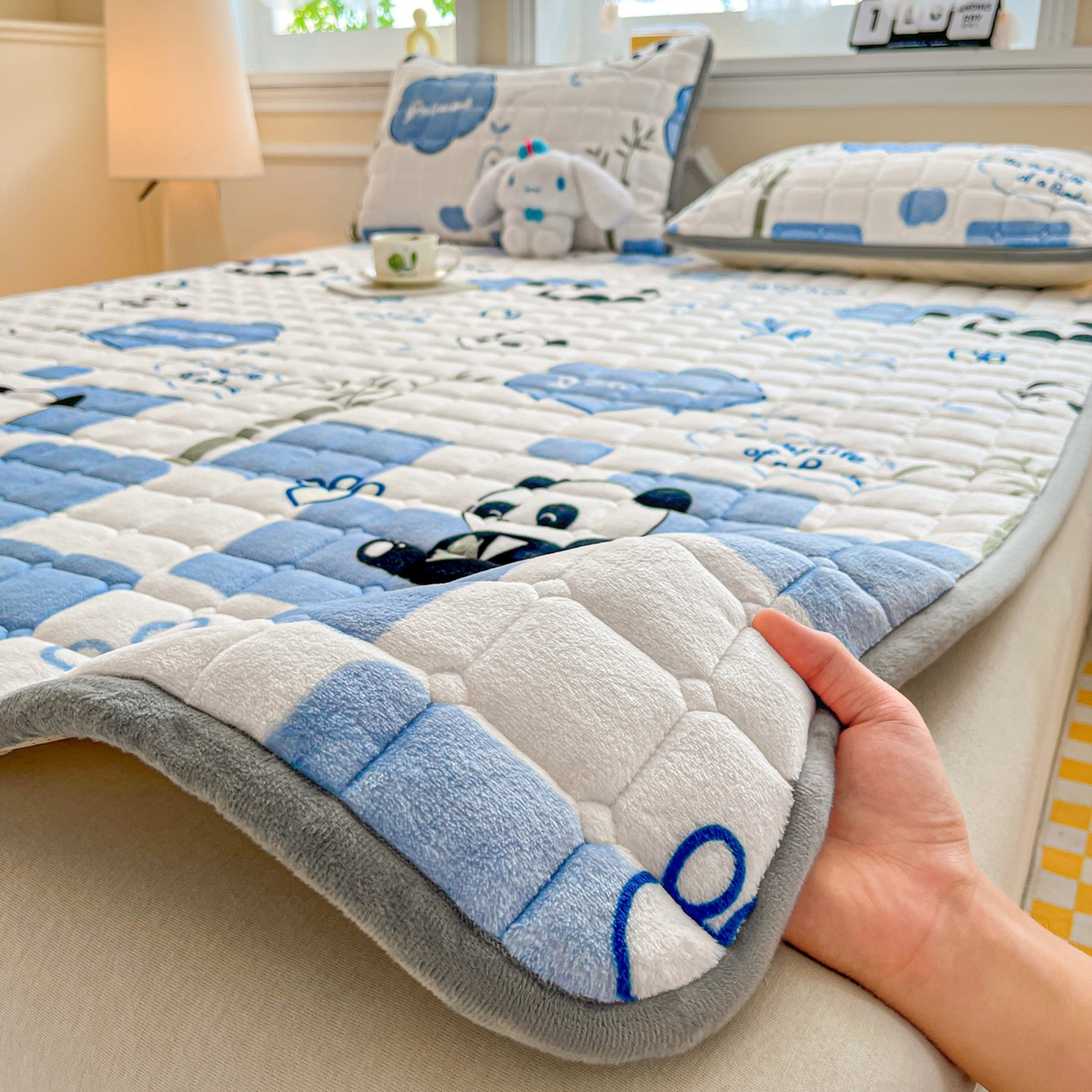 91家纺网 家纺一手货源 找家纺 （总）小叮当家纺仓储工厂店 2025新款牛奶绒夹棉印花床垫床护垫大床图