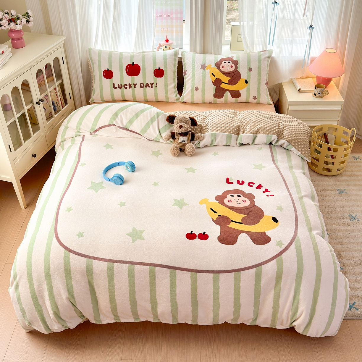 91家纺网 家纺一手货源 找家纺 （总）星期八 2025新款卡通大版牛奶绒豆豆绒数码印花四件套