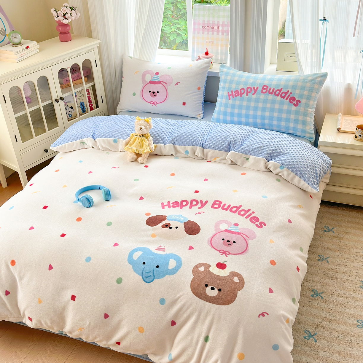 91家纺网 家纺一手货源 找家纺 星期八 2025新款卡通大版牛奶绒豆豆绒数码印花四件套 波点动物园