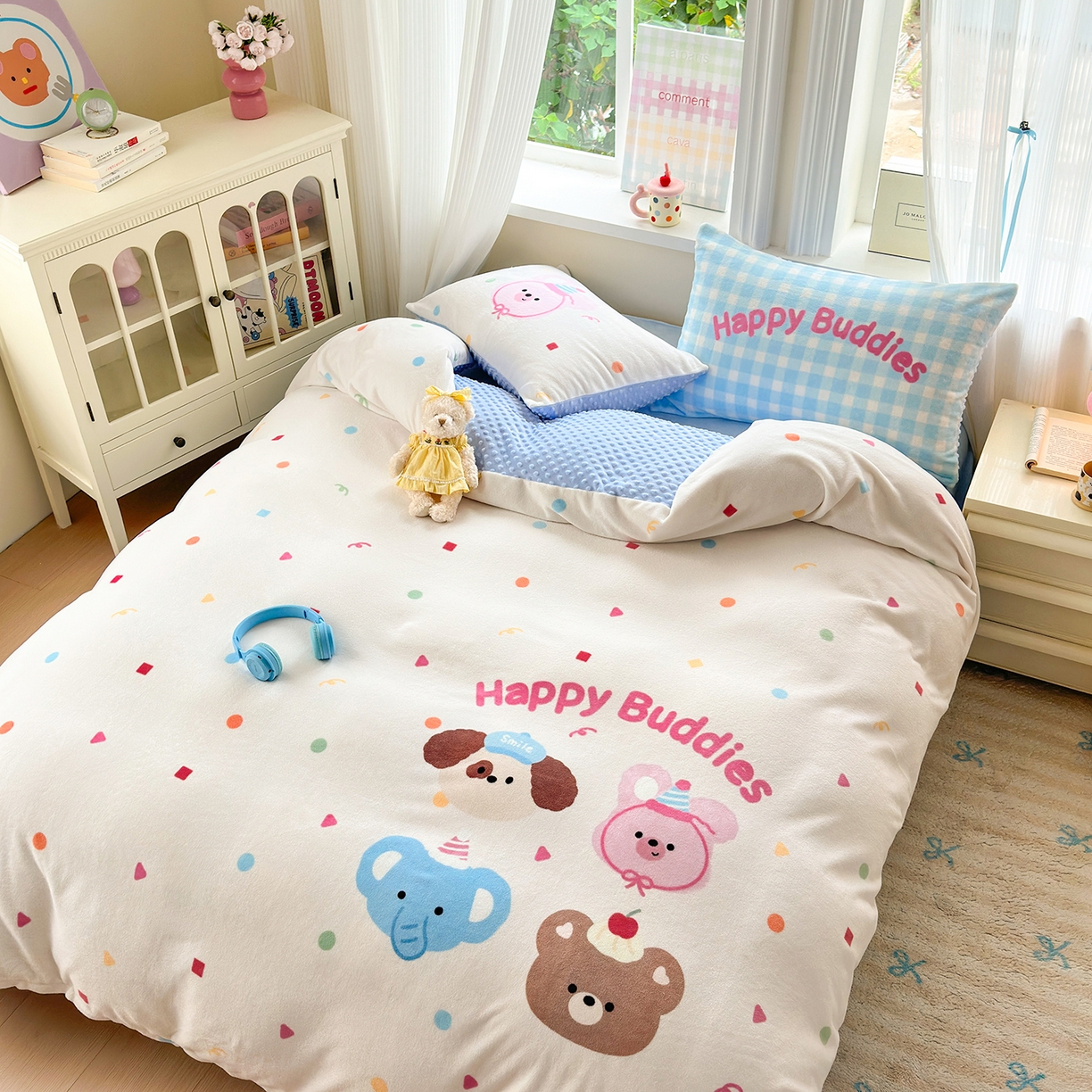 91家纺网 家纺一手货源 找家纺 星期八 2025新款卡通大版牛奶绒豆豆绒数码印花四件套 波点动物园