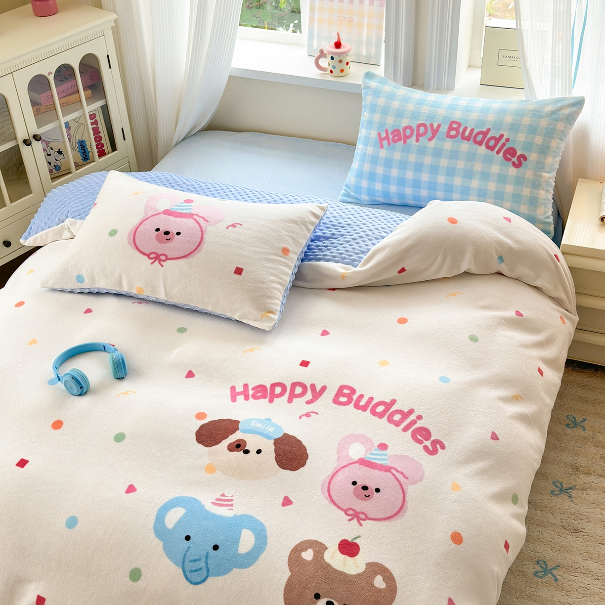 91家纺网 家纺一手货源 找家纺 星期八 2025新款卡通大版牛奶绒豆豆绒数码印花四件套 波点动物园