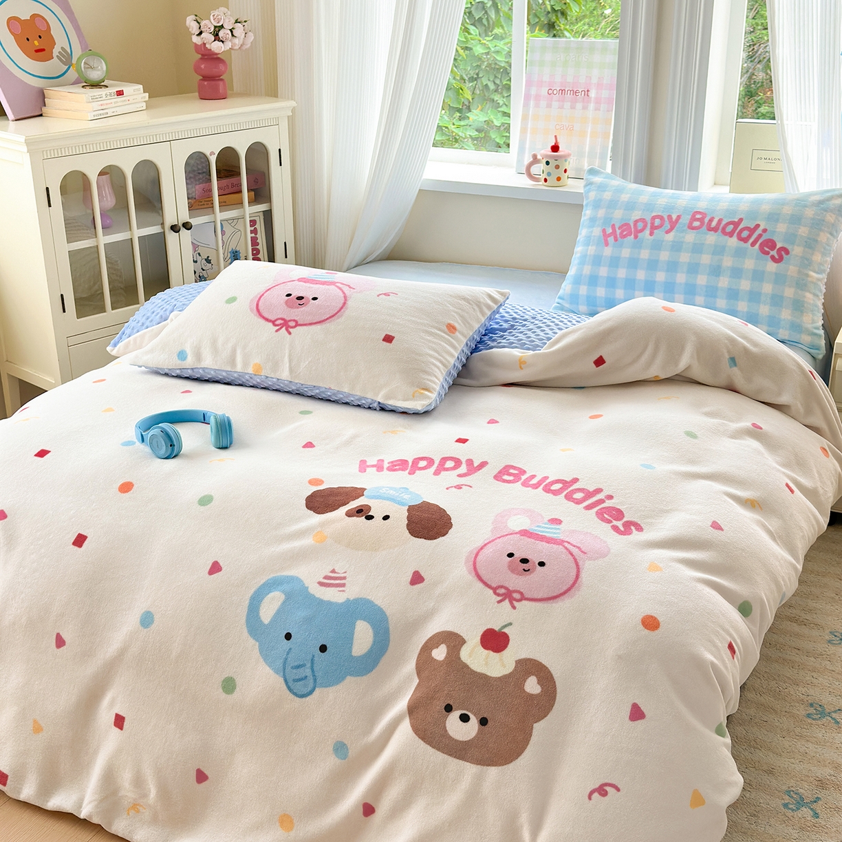 91家纺网 家纺一手货源 找家纺 星期八 2025新款卡通大版牛奶绒豆豆绒数码印花四件套 波点动物园