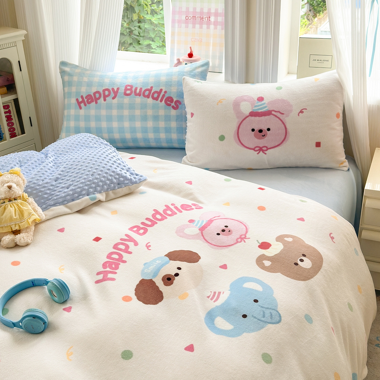 91家纺网 家纺一手货源 找家纺 星期八 2025新款卡通大版牛奶绒豆豆绒数码印花四件套 波点动物园