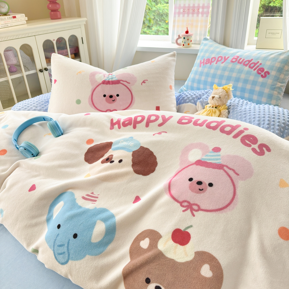 91家纺网 家纺一手货源 找家纺 星期八 2025新款卡通大版牛奶绒豆豆绒数码印花四件套 波点动物园