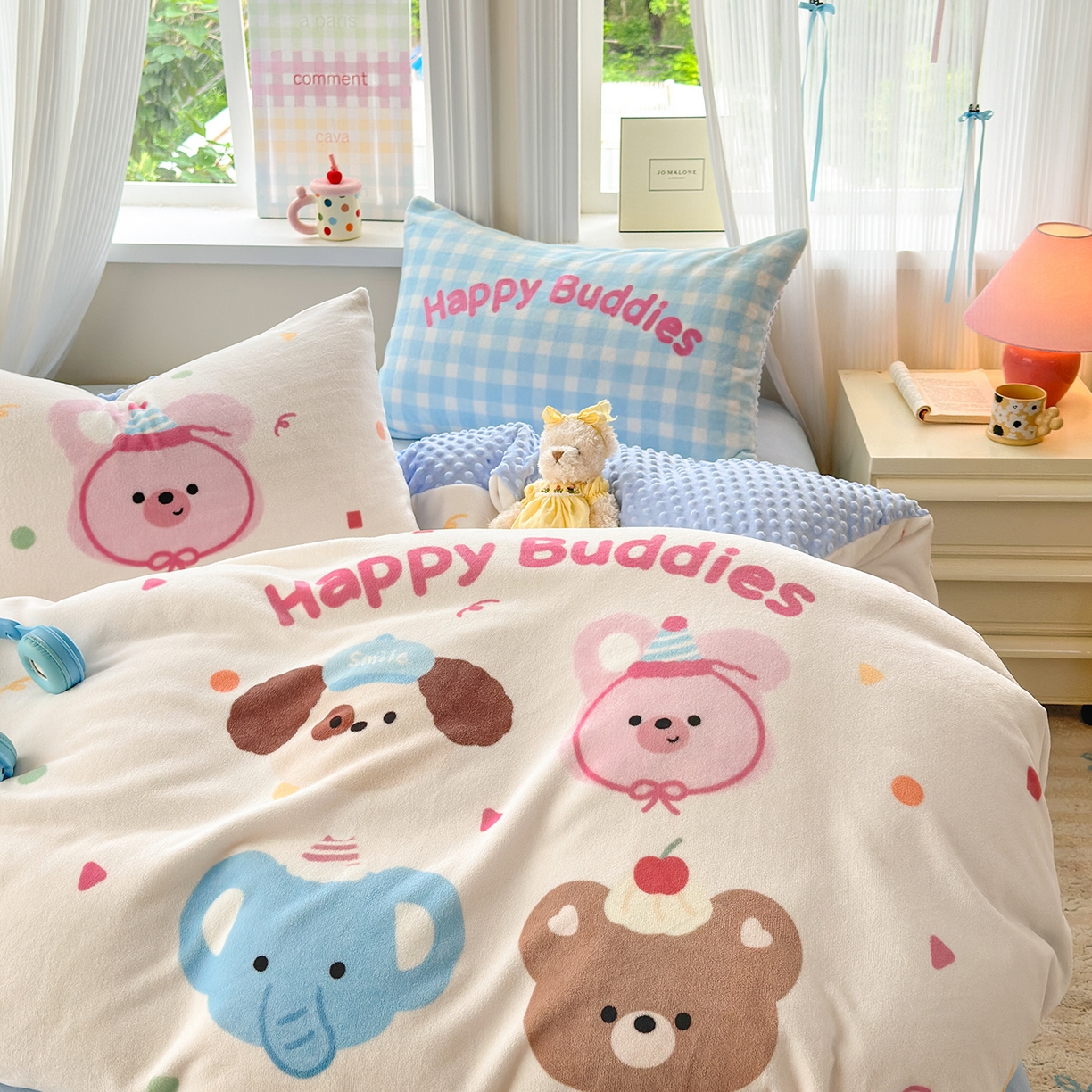 91家纺网 家纺一手货源 找家纺 星期八 2025新款卡通大版牛奶绒豆豆绒数码印花四件套 波点动物园