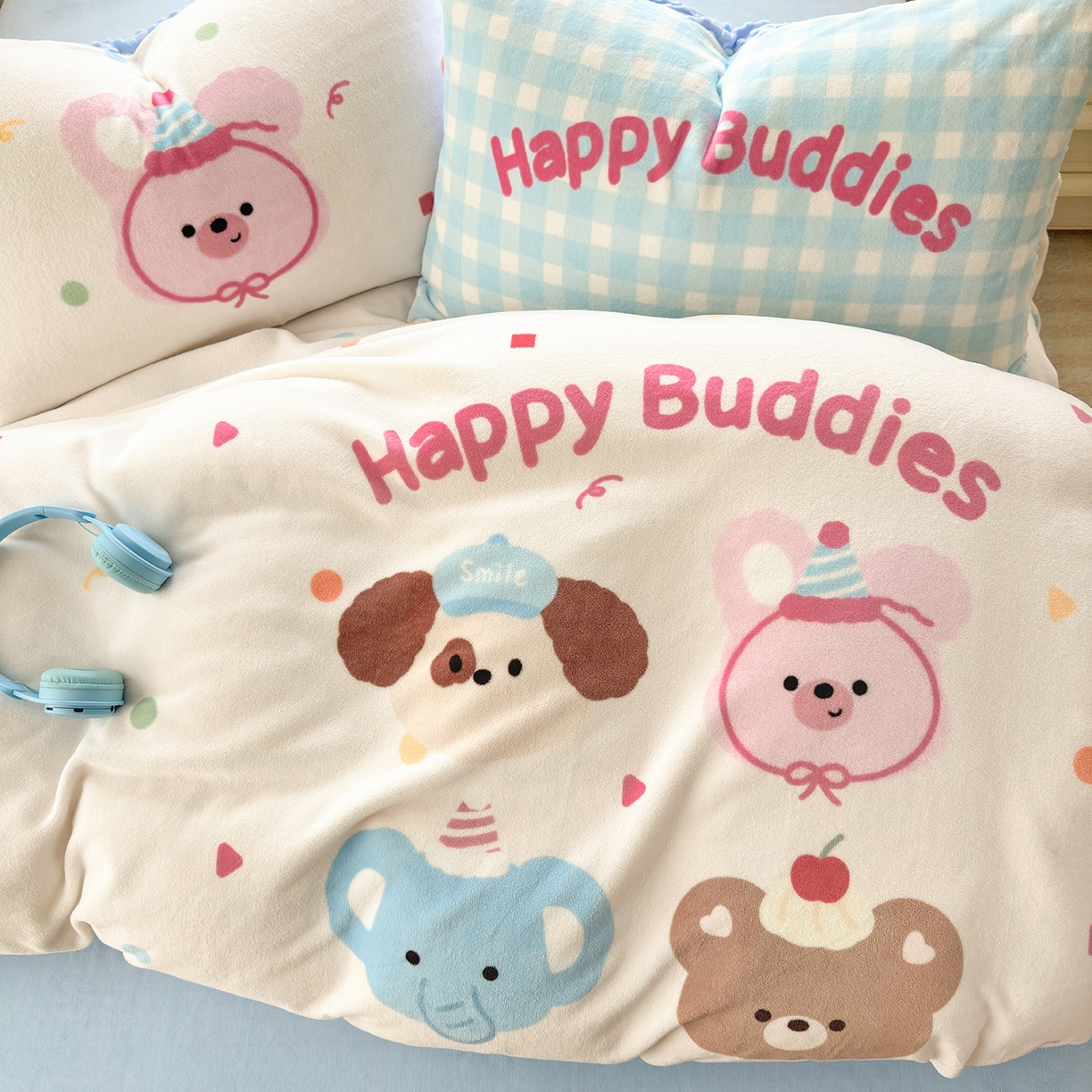 91家纺网 家纺一手货源 找家纺 星期八 2025新款卡通大版牛奶绒豆豆绒数码印花四件套 波点动物园