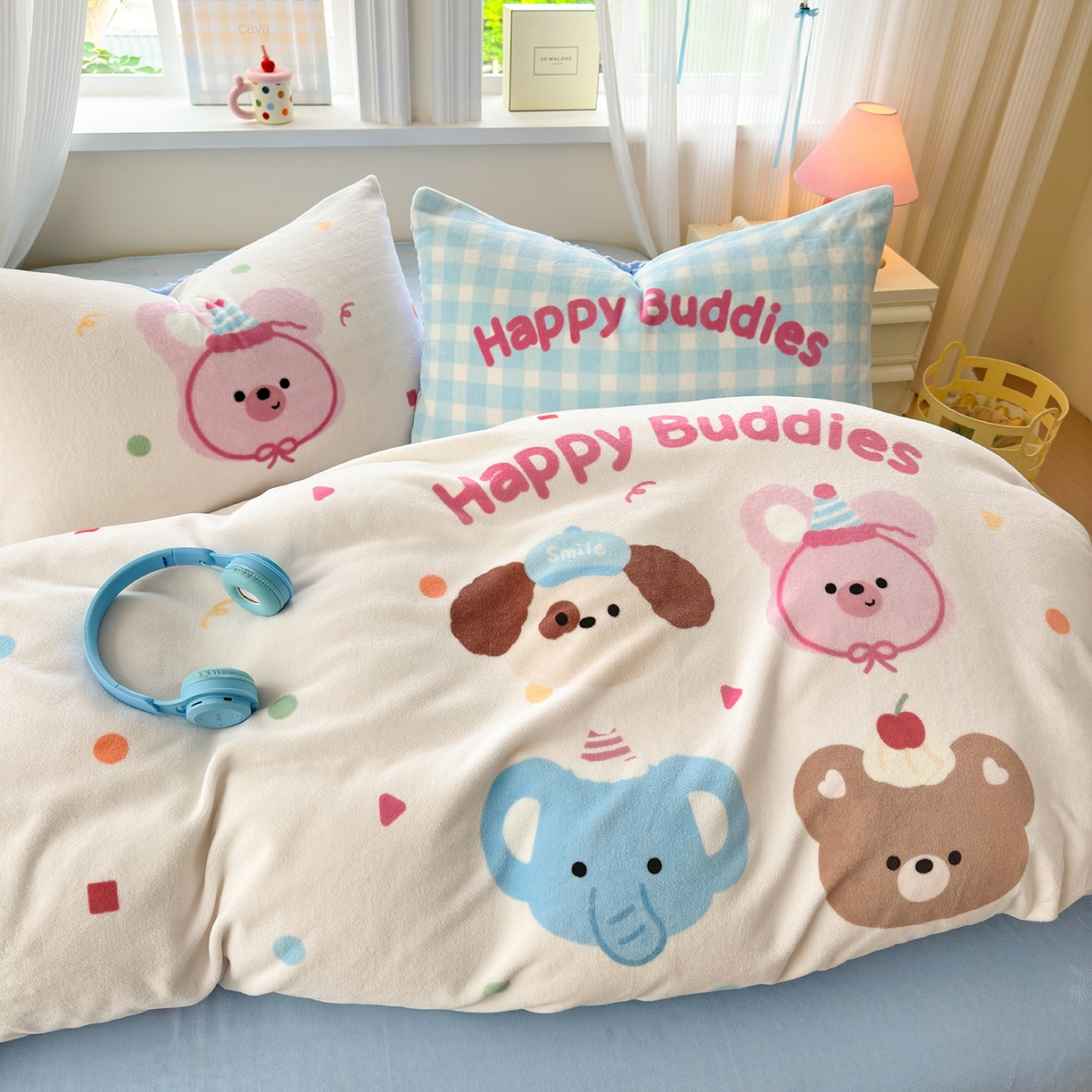 91家纺网 家纺一手货源 找家纺 星期八 2025新款卡通大版牛奶绒豆豆绒数码印花四件套 波点动物园