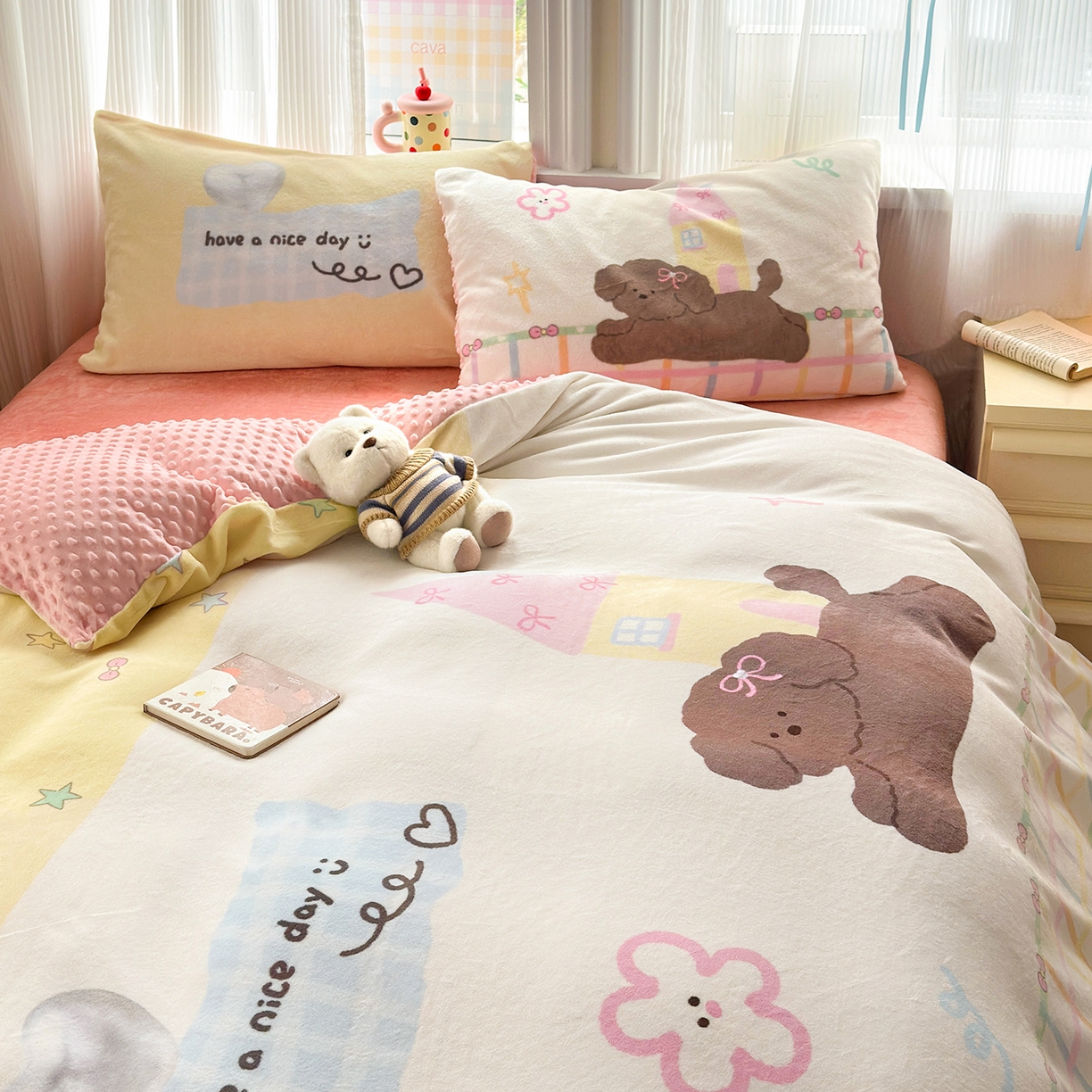 91家纺网 家纺一手货源 找家纺 星期八 2025新款卡通大版牛奶绒豆豆绒数码印花四件套 房子小狗