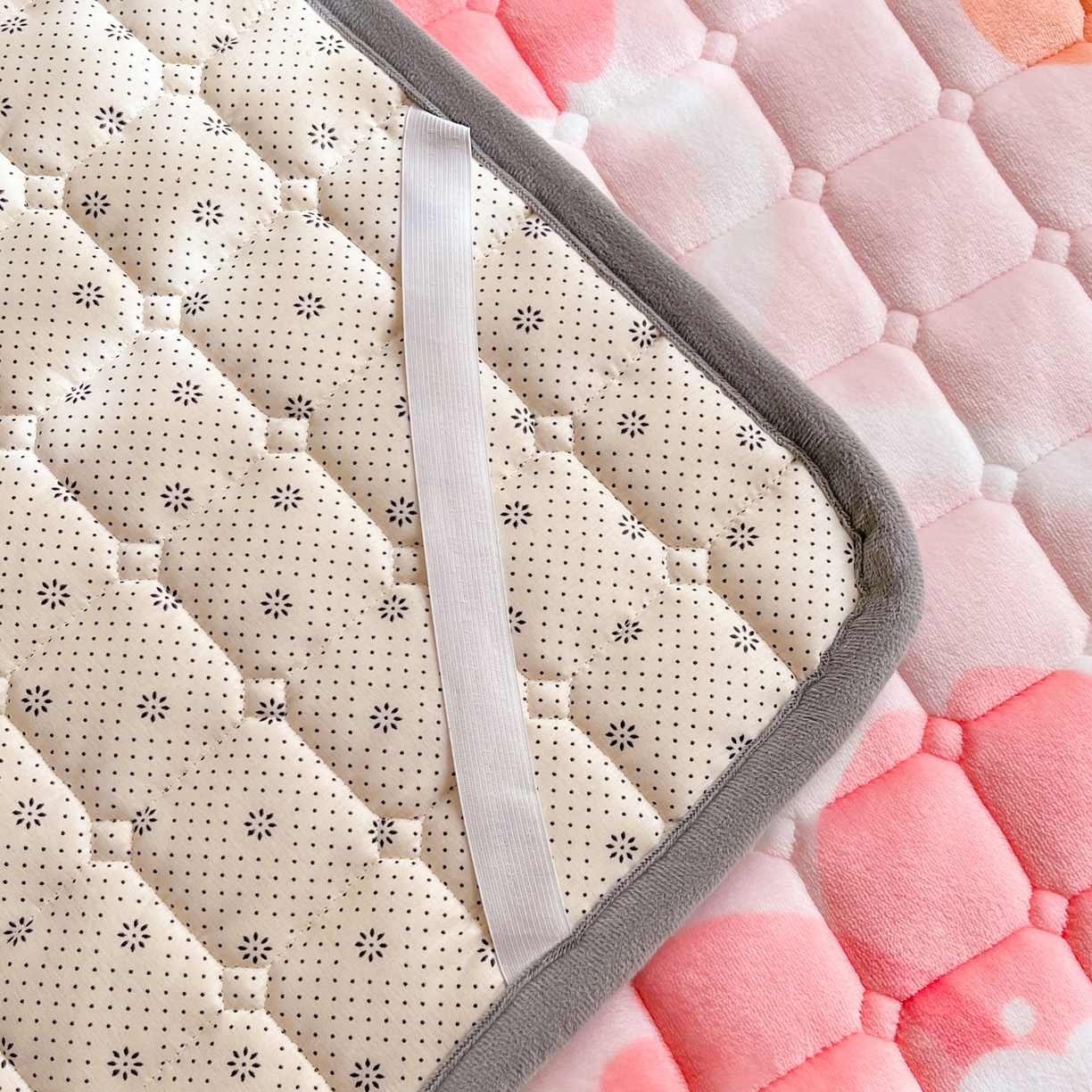 91家纺网 家纺一手货源 找家纺 小叮当家纺仓储工厂店 2025新款牛奶绒夹棉印花床垫床护垫大床图 绒床垫-花簇甜憩粉色