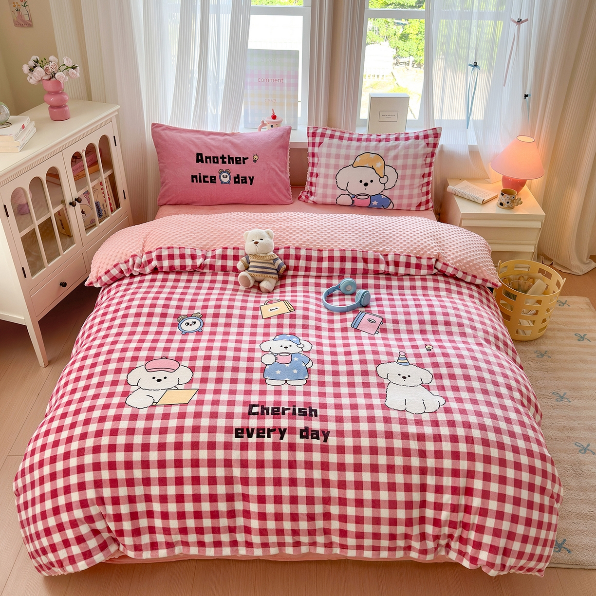 星期八 2025新款卡通大版牛奶绒豆豆绒数码印花四件套 粉格汪