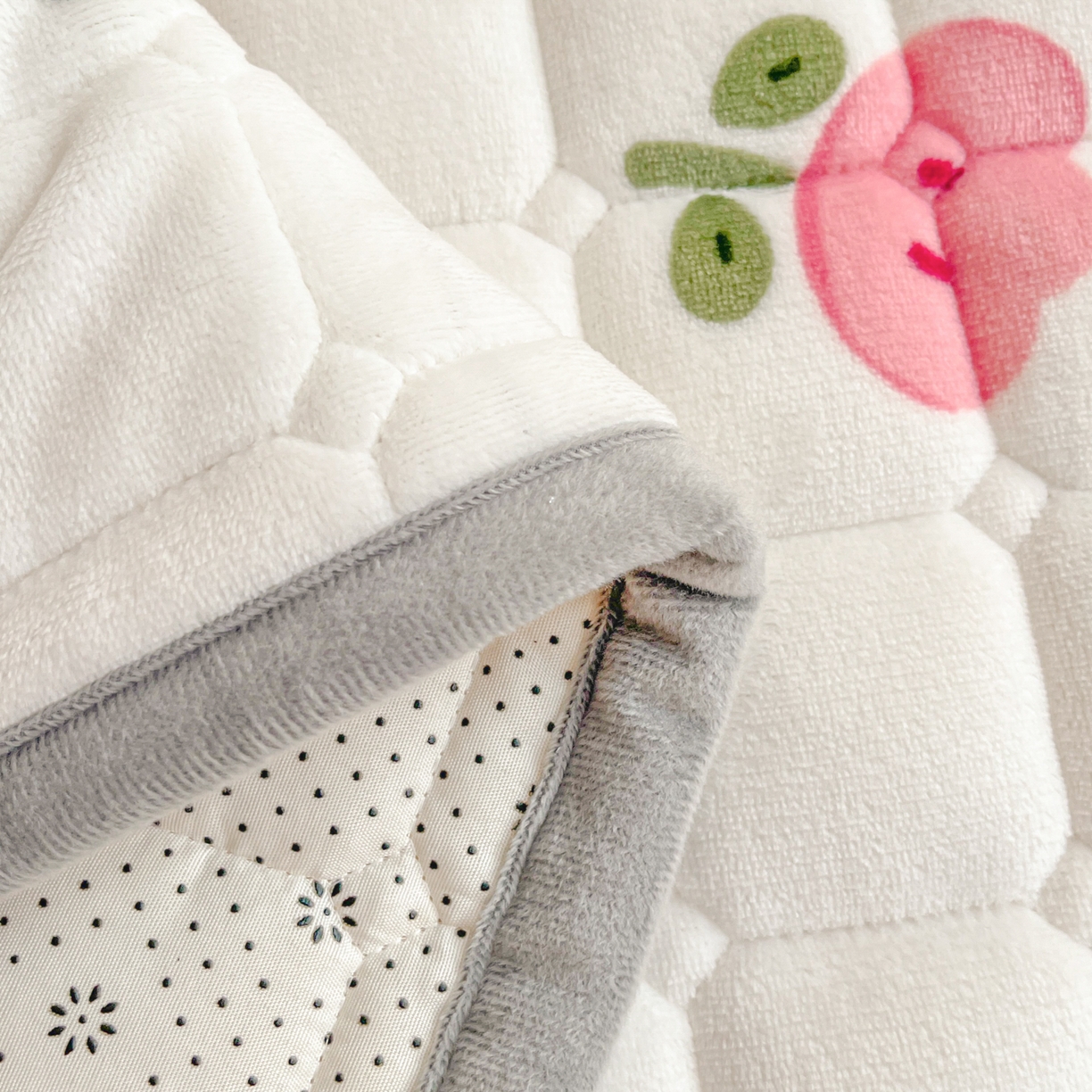 91家纺网 家纺一手货源 找家纺 小叮当家纺仓储工厂店 2025新款牛奶绒夹棉印花床垫床护垫大床图 绒床垫-花间兔