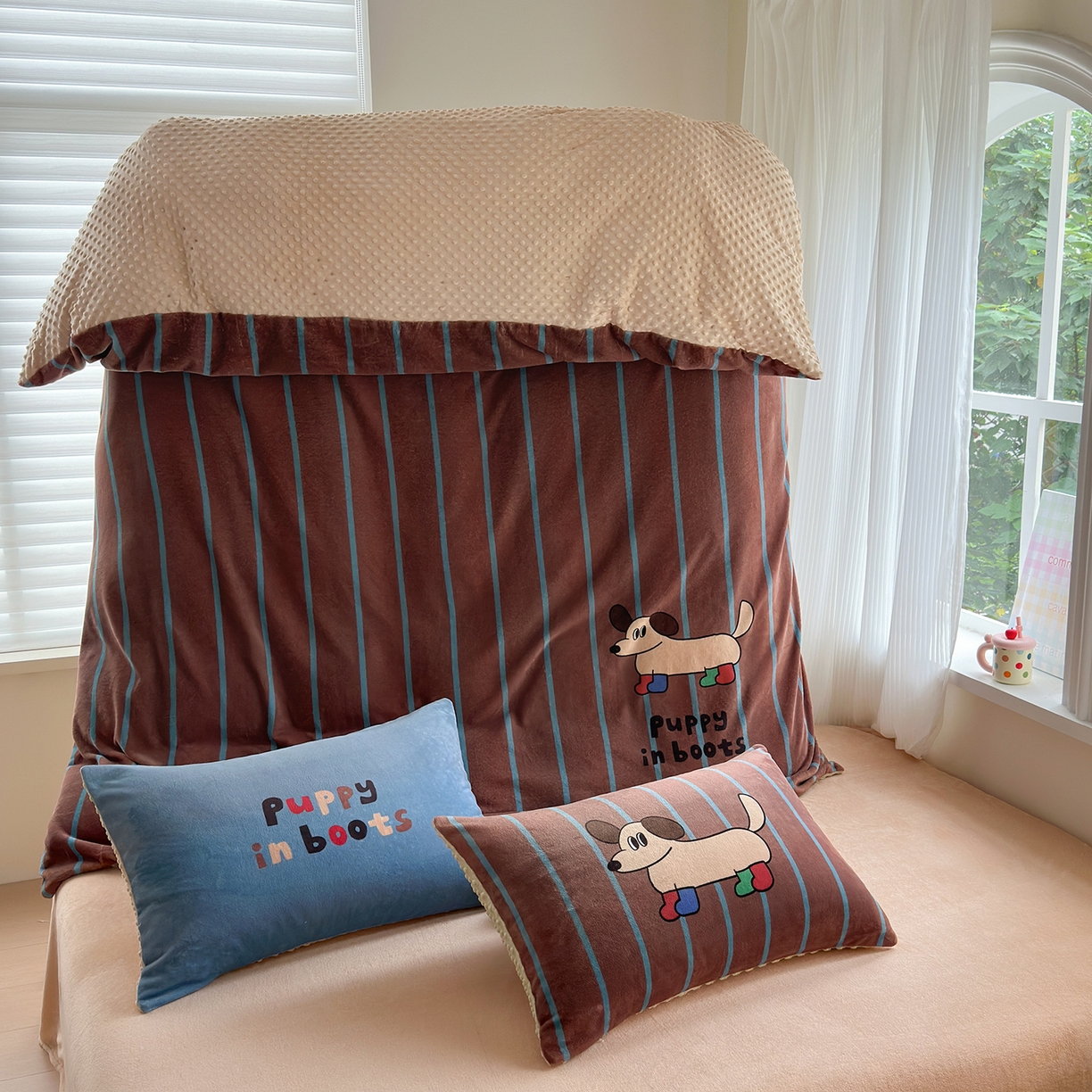 91家纺网 家纺一手货源 找家纺 星期八 2025新款卡通大版牛奶绒豆豆绒数码印花四件套 腊肠狗